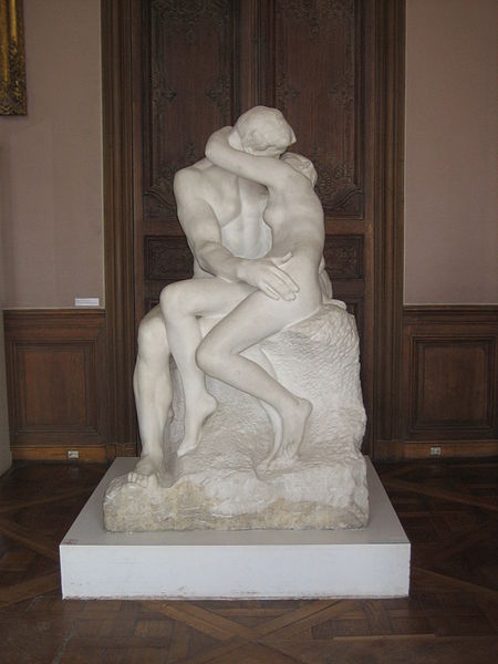 450px-%27The_Kiss%27%2C_Auguste_Rodin_frontal.jpg